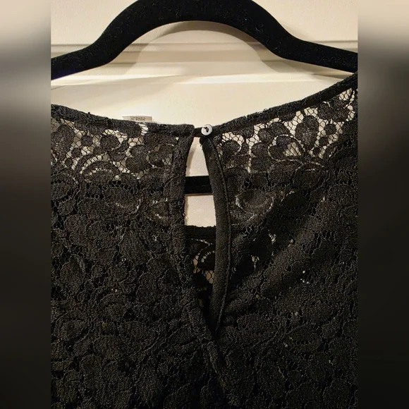 Old Navy Lace Top With Keyhole Back - Picture 4 of 5